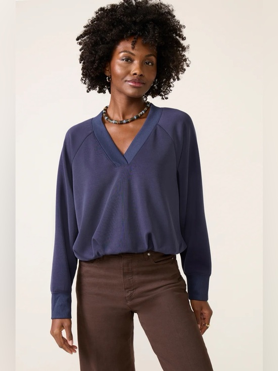 Evereve Tops - EVEREVE Maddox Sweatshirt in Navy ~ Size Small